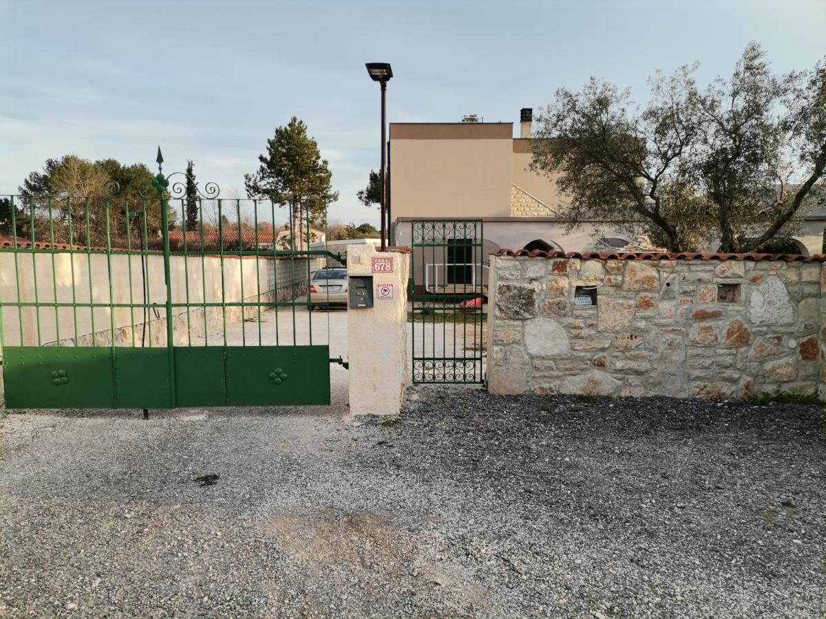 Olive Garden 2 Apartman Peroj